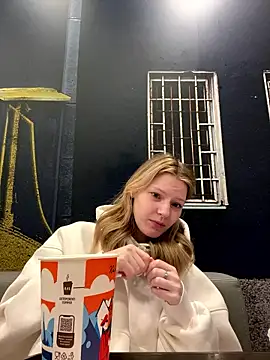 MaryHiggins online show from January 13, 4:33 pm