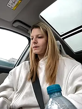 MaryHiggins online show from October 24, 9:30 am