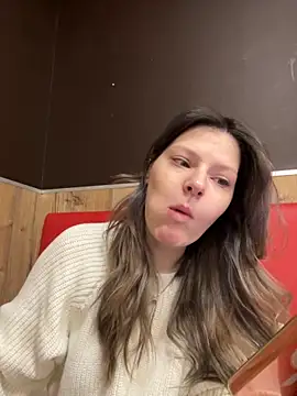 MaryHiggins online show from November 28, 8:47 am