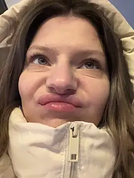 MaryHiggins online show from December 3, 1:43 pm