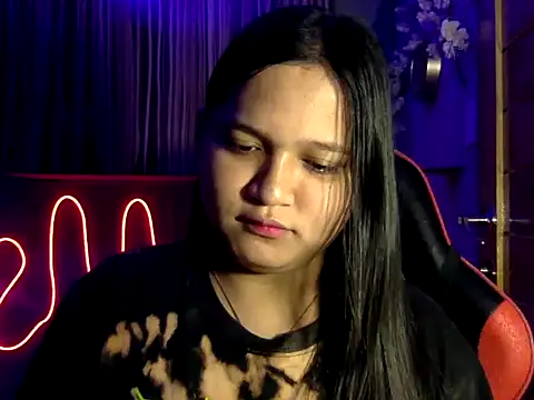 EmpressYna online show from November 4, 8:40 am