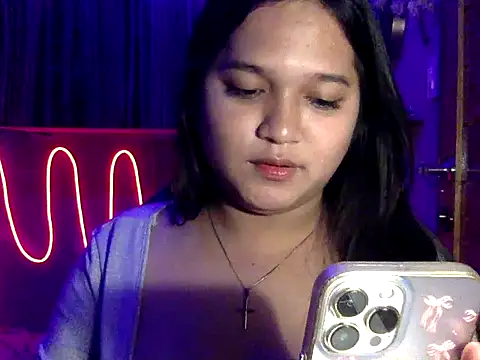 Snapshot of EmpressYna chatting on October 19, 12:02 am EmpressYna online show from October 19, 12:02 am