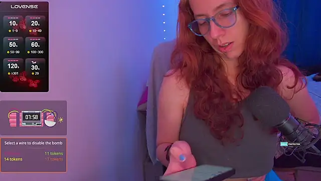 Snapshot of thecherry_Paulette chatting on June 13, 11:45 pm thecherry Paulette online show from June 13, 11:45 pm