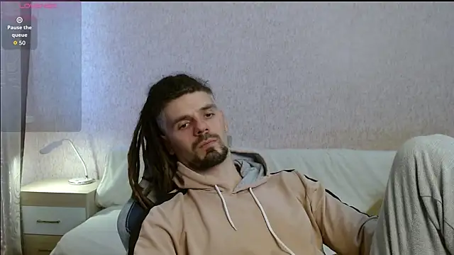 Snapshot of Aestheticguy101 chatting on October 24, 11:20 am Aestheticguy101 online show from October 24, 11:20 am