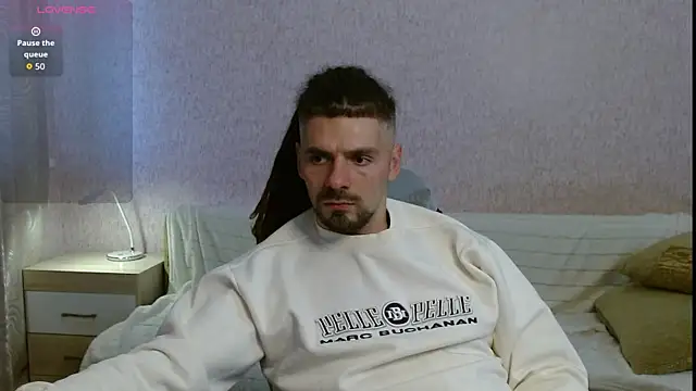 Snapshot of Aestheticguy101 chatting on October 17, 12:40 pm Aestheticguy101 online show from October 17, 12:40 pm