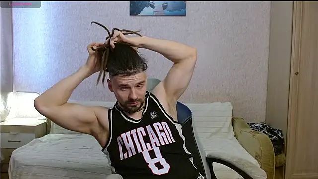 Aestheticguy101 online show from March 19, 10:48 am