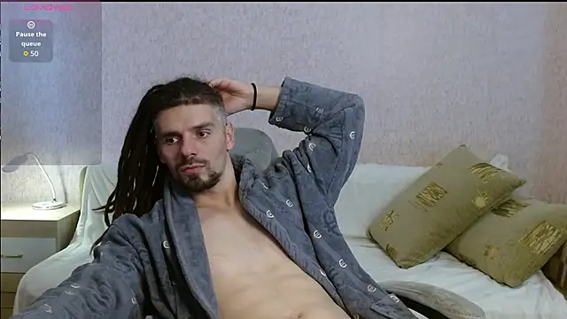 Snapshot of Aestheticguy101 chatting on October 25, 12:28 pm Aestheticguy101 online show from October 25, 12:28 pm