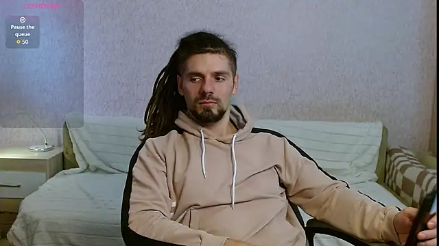 Snapshot of Aestheticguy101 chatting on October 12, 11:44 am Aestheticguy101 online show from October 12, 11:44 am