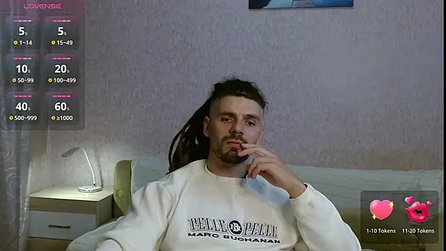 Snapshot of Aestheticguy101 chatting on October 18, 4:42 pm Aestheticguy101 online show from October 18, 4:42 pm