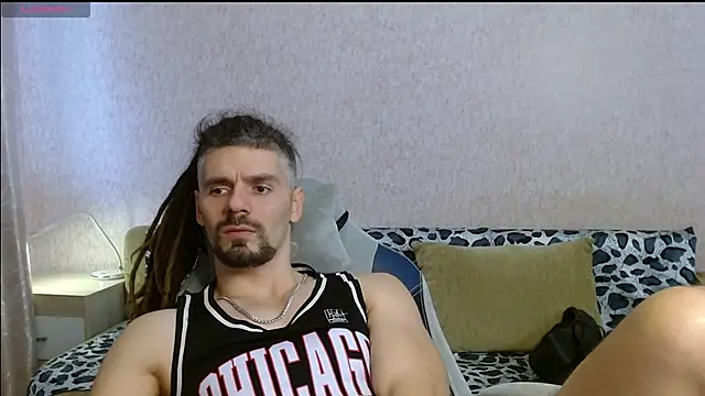 Snapshot of Aestheticguy101 chatting on November 30, 11:33 am Aestheticguy101 online show from November 30, 11:33 am