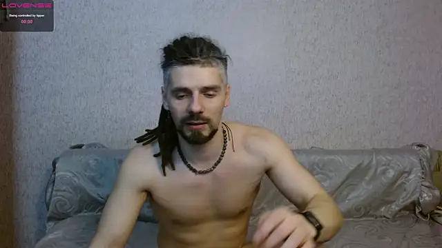 Snapshot of Aestheticguy101 chatting on March 16, 4:23 pm Aestheticguy101 online show from March 16, 4:23 pm