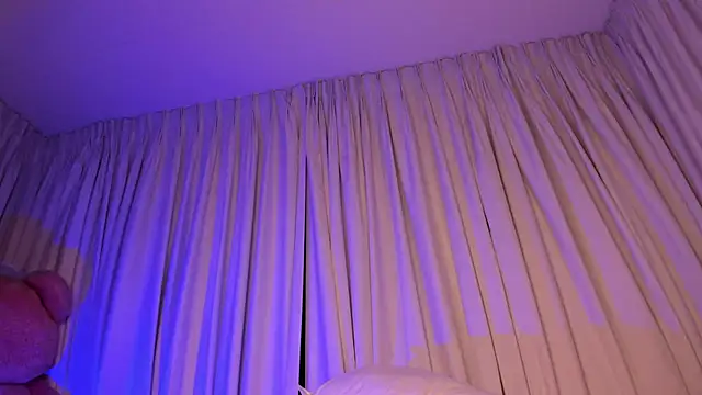 soyccherry  online show from February 18, 4:04 am