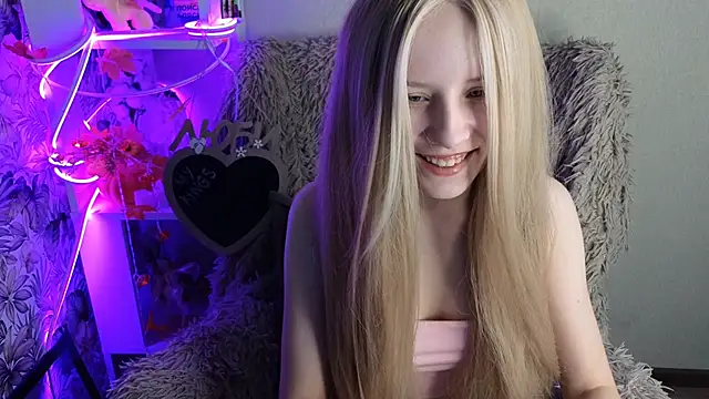 Snapshot of sarakaell chatting on November 19, 3:06 am sarakaell online show from November 19, 3:06 am