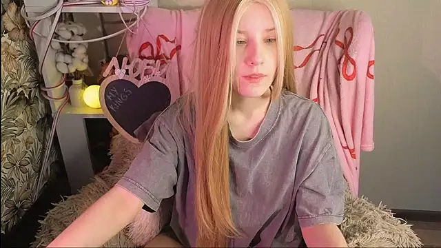 sarakaell online show from March 12, 1:44 am