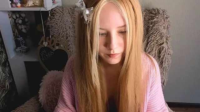 Snapshot of sarakaell chatting on July 24, 1:56 am sarakaell online show from July 24, 1:56 am