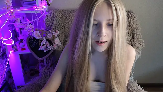 Snapshot of sarakaell chatting on September 12, 2:12 am sarakaell online show from September 12, 2:12 am
