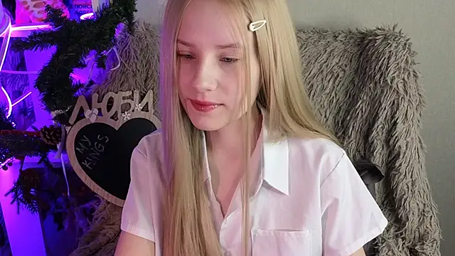 sarakaell online show from December 18, 2:49 am