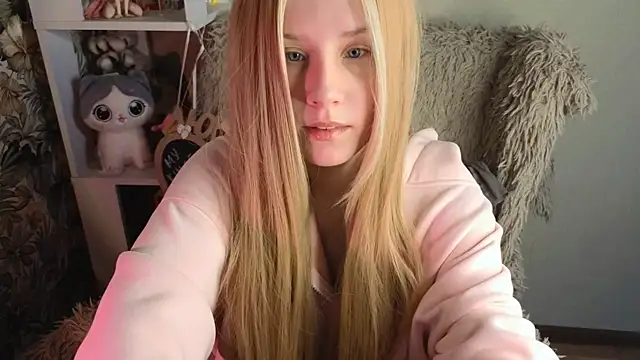 sarakaell online show from May 13, 1:45 am