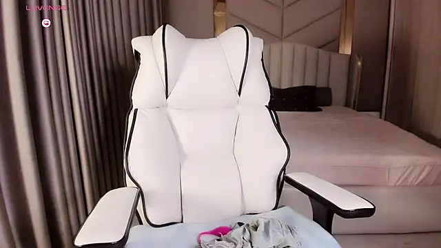 Snapshot of Girl__Funny chatting on December 16, 6:56 pm Girl Funny online show from December 16, 6:56 pm