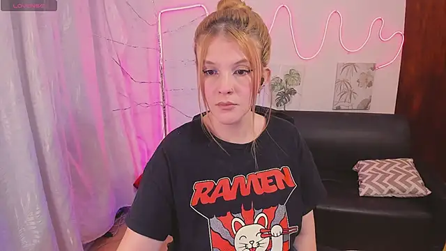 Snapshot of MillySandlerr chatting on May 1, 5:56 am MillySandlerr online show from May 1, 5:56 am