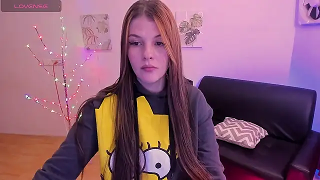 Snapshot of MillySandlerr chatting on March 6, 1:35 pm MillySandlerr online show from March 6, 1:35 pm