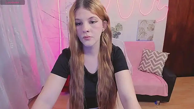 Snapshot of MillySandlerr chatting on June 18, 8:46 am MillySandlerr online show from June 18, 8:46 am