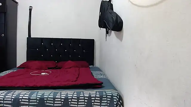 suckmydickbitch97 online show from October 3, 11:45 am