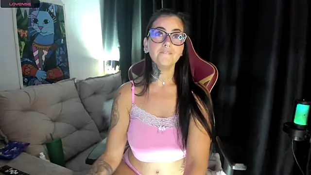 LauraColour online show from February 10, 11:59 pm