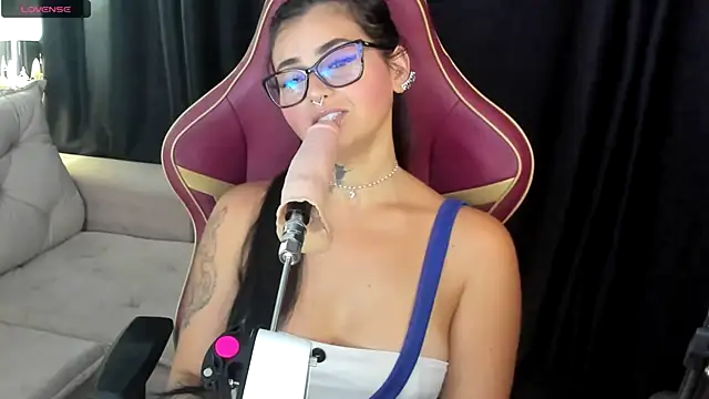 LauraColour online show from February 5, 11:55 pm