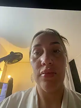 hotpawgmilf online show from June 6, 3:01 am