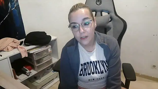 Snapshot of bekka__ chatting on February 18, 8:27 pm bekka online show from February 18, 8:27 pm