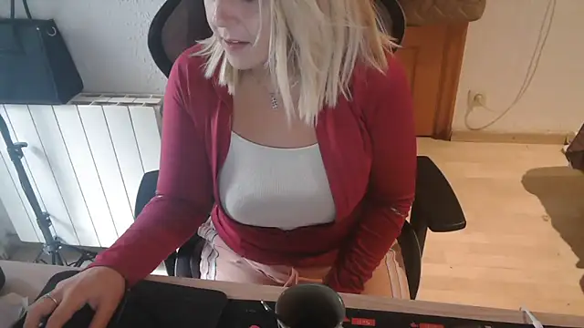 Snapshot of bekka__ chatting on October 13, 8:27 am bekka online show from October 13, 8:27 am