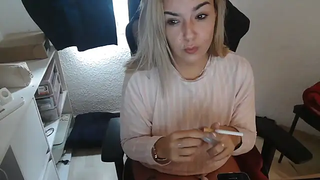 Snapshot of bekka__ chatting on November 11, 10:32 am bekka online show from November 11, 10:32 am