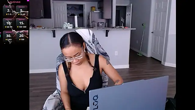 Snapshot of RylHoneyy chatting on June 11, 8:28 pm RylHoneyy online show from June 11, 8:28 pm