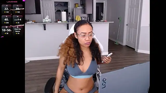 Snapshot of RylHoneyy chatting on June 25, 5:40 pm RylHoneyy online show from June 25, 5:40 pm