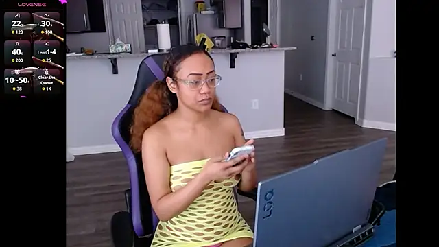 Snapshot of RylHoneyy chatting on July 2, 7:31 pm RylHoneyy online show from July 2, 7:31 pm