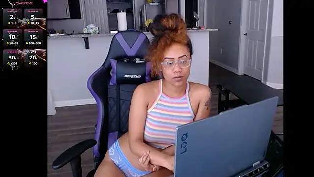 Snapshot of RylHoneyy chatting on July 6, 8:11 pm RylHoneyy online show from July 6, 8:11 pm