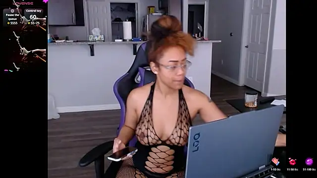 Snapshot of RylHoneyy chatting on July 9, 8:19 pm RylHoneyy online show from July 9, 8:19 pm