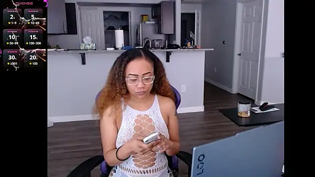 Snapshot of RylHoneyy chatting on July 11, 8:20 pm RylHoneyy online show from July 11, 8:20 pm