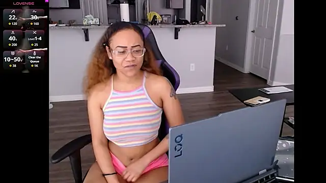 Snapshot of RylHoneyy chatting on July 16, 6:27 pm RylHoneyy online show from July 16, 6:27 pm