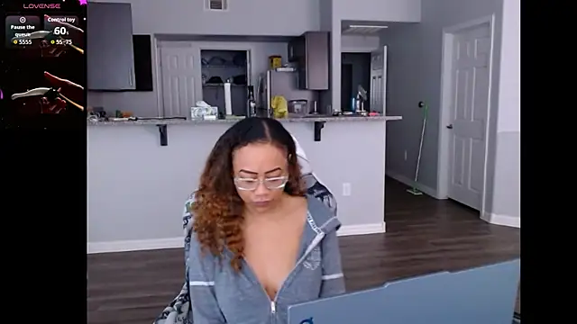 Snapshot of RylHoneyy chatting on June 17, 7:46 pm RylHoneyy online show from June 17, 7:46 pm