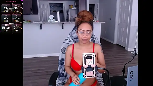 Snapshot of RylHoneyy chatting on June 7, 5:29 pm RylHoneyy online show from June 7, 5:29 pm