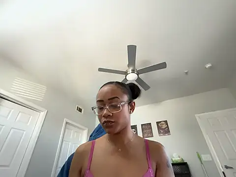 RylHoneyy online show from February 5, 5:20 pm