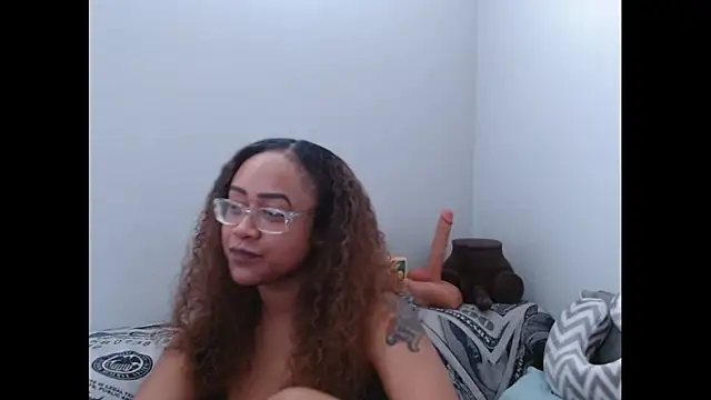 RylHoneyy online show from March 22, 4:41 pm