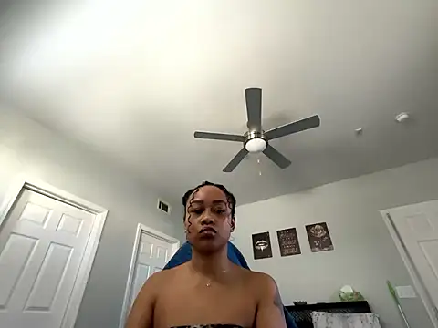 RylHoneyy online show from January 8, 9:10 pm