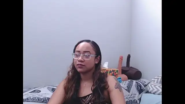 RylHoneyy online show from March 18, 7:04 pm