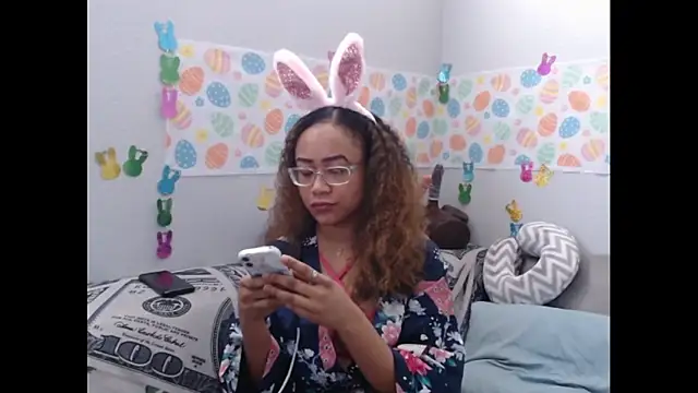 RylHoneyy online show from April 5, 5:30 pm