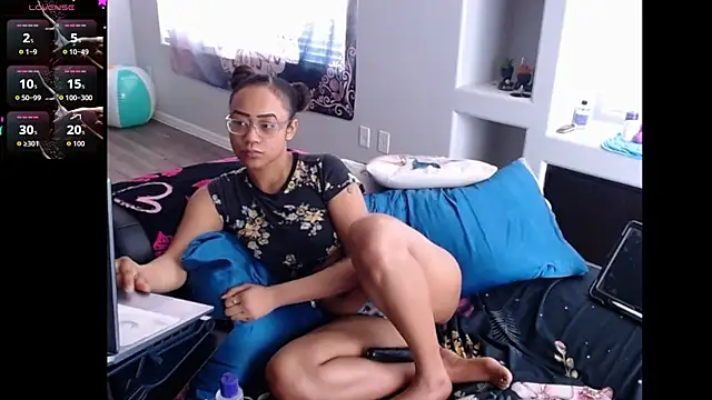 Snapshot of RylHoneyy chatting on June 4, 7:51 pm RylHoneyy online show from June 4, 7:51 pm