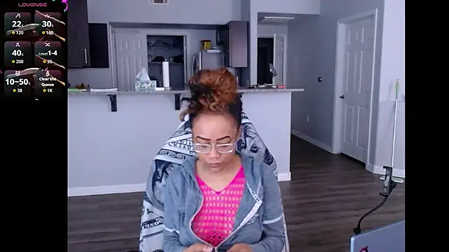 Snapshot of RylHoneyy chatting on June 9, 7:37 pm RylHoneyy online show from June 9, 7:37 pm