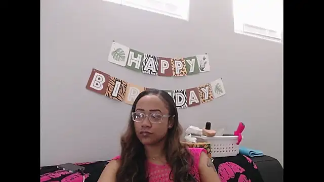 RylHoneyy online show from March 6, 8:15 pm